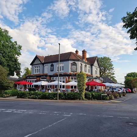 Jose Pizarro The Swan Inn Эшер Экстерьер фото