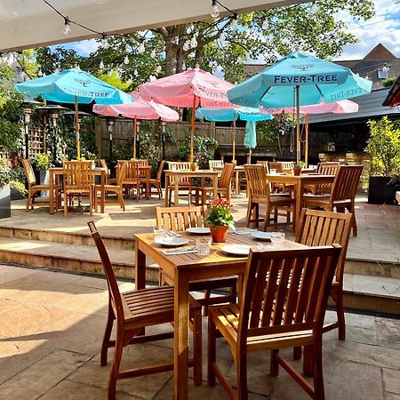 Jose Pizarro The Swan Inn Эшер Экстерьер фото