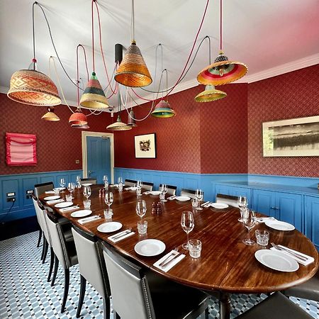 Jose Pizarro The Swan Inn Эшер Экстерьер фото