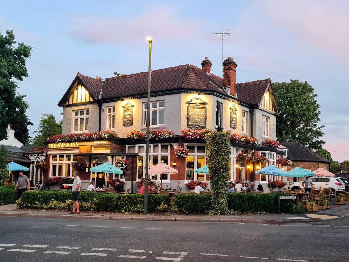 Jose Pizarro The Swan Inn Эшер Экстерьер фото