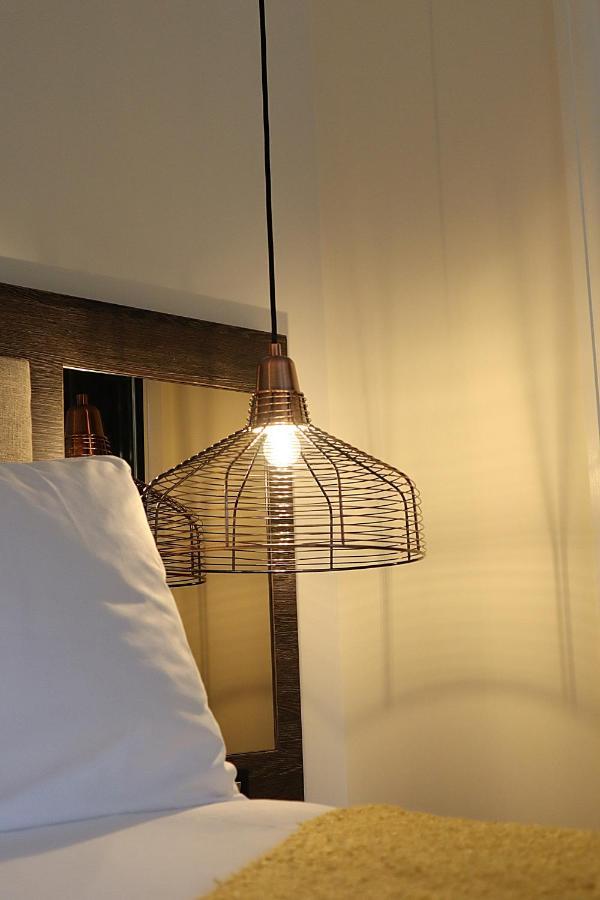 Jose Pizarro The Swan Inn Эшер Экстерьер фото